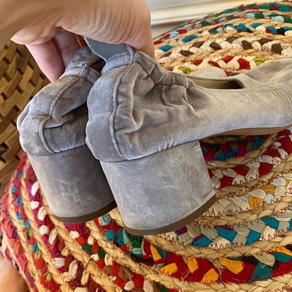 Everlane Soft Gray Velvet Women's Heeled Flats - Picture 4 of 7